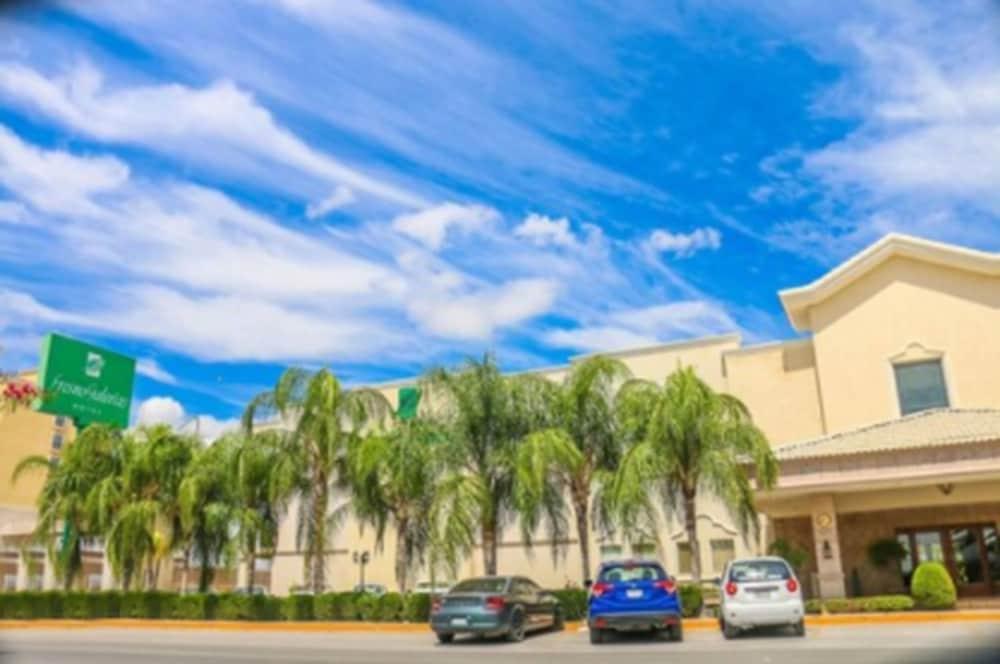 Fresno Galerias Hotel โทร์เรออน ภายนอก รูปภาพ